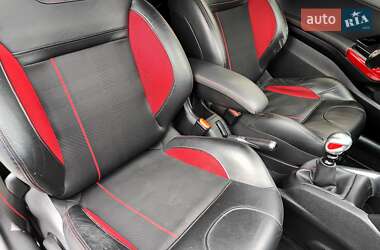Хетчбек Peugeot 208 2013 в 