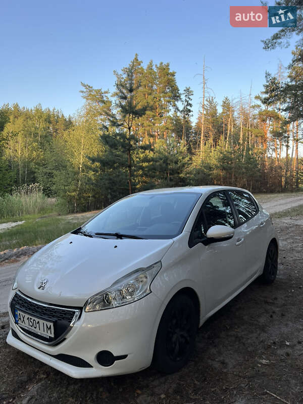 Хэтчбек Peugeot 208 2013 в Харькове