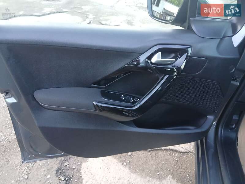 Хэтчбек Peugeot 208 2013 в Калуше