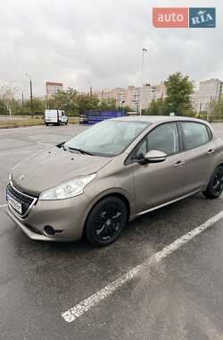 Хетчбек Peugeot 208 2013 в Запоріжжі