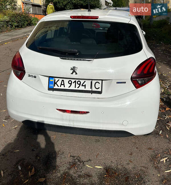 Хэтчбек Peugeot 208 2016 в Киеве фото 4 Хэтчбек Peugeot 208 2016 в Киеве