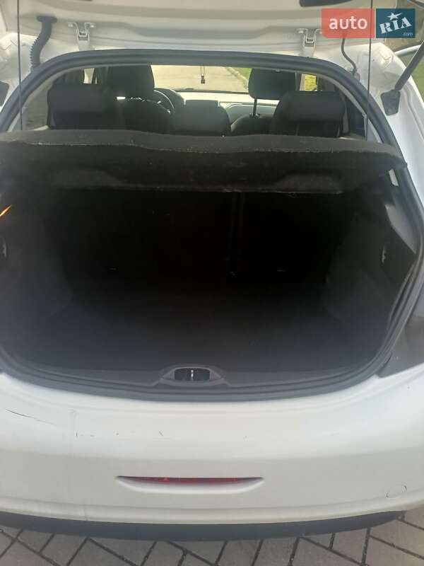 Хэтчбек Peugeot 208 2017 в Львове