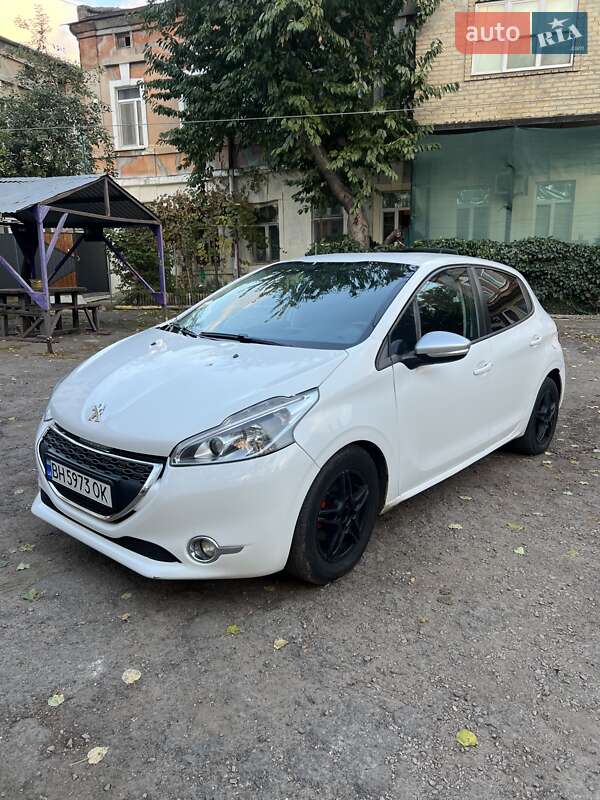 Хэтчбек Peugeot 208 2013 в 