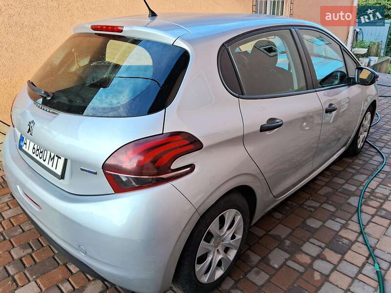 Хэтчбек Peugeot 208 2015 в Фастове