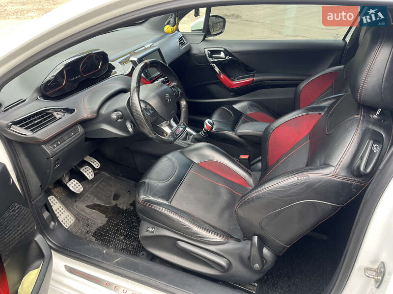 Хэтчбек Peugeot 208 2013 в Киеве