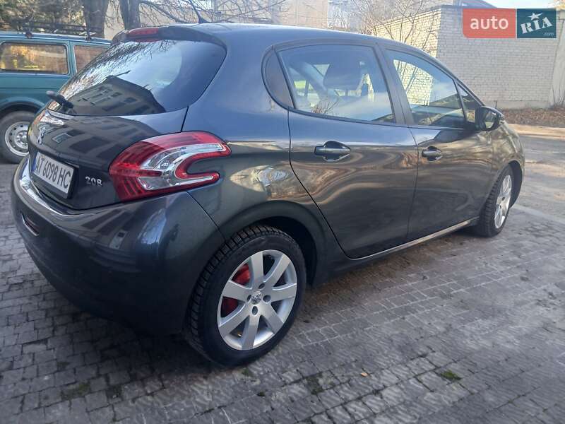Хэтчбек Peugeot 208 2013 в Калуше
