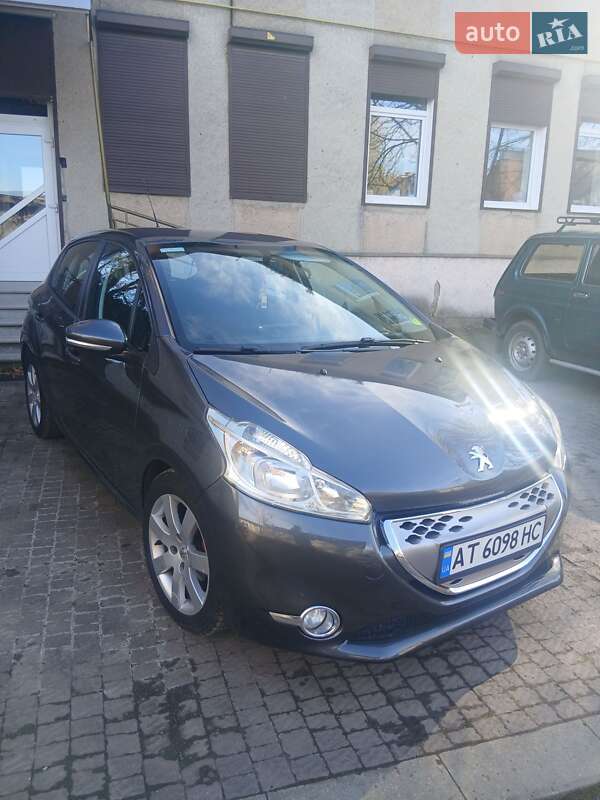 Хэтчбек Peugeot 208 2013 в Калуше