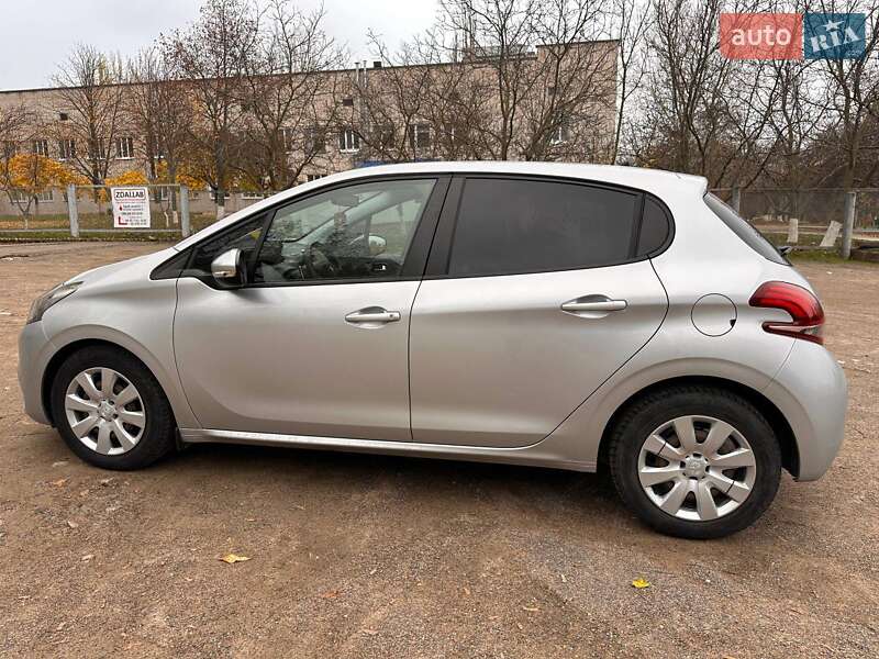 Хетчбек Peugeot 208 2017 в Южноукраїнську