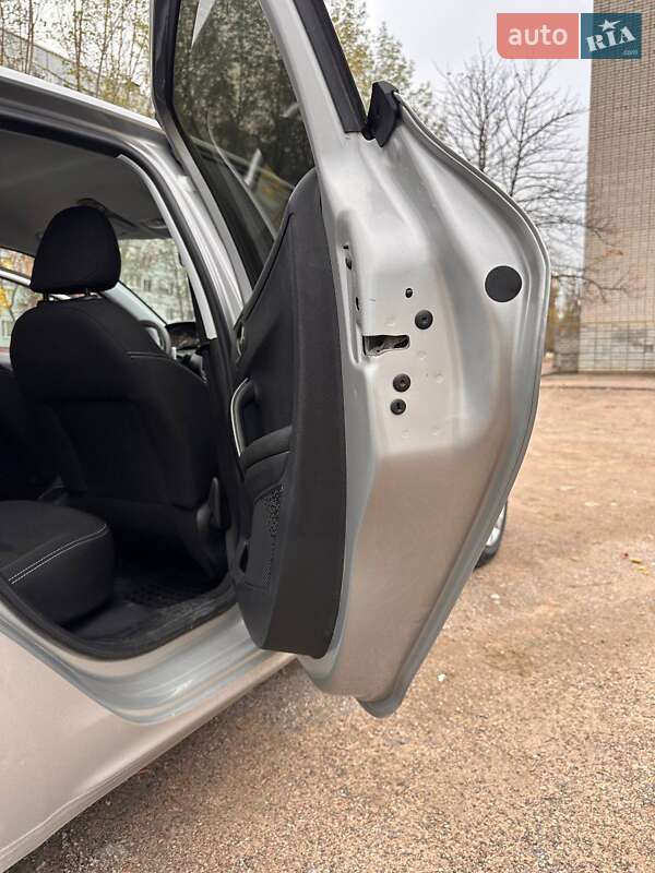 Хетчбек Peugeot 208 2017 в Южноукраїнську