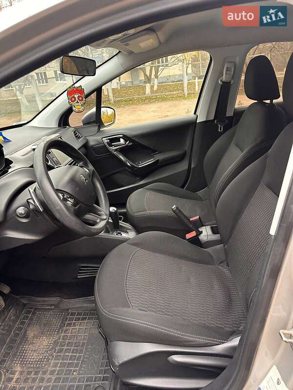 Хетчбек Peugeot 208 2017 в Южноукраїнську