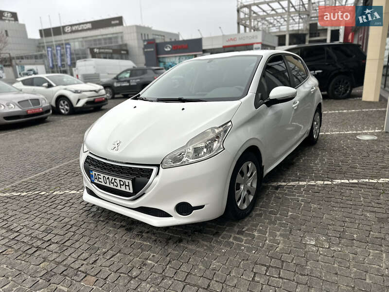 Хэтчбек Peugeot 208 2013 в Днепре
