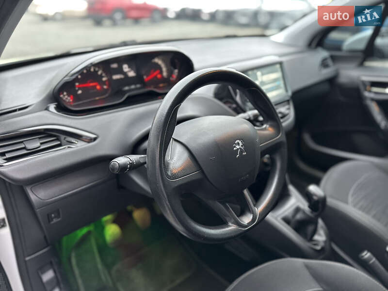 Хэтчбек Peugeot 208 2013 в Днепре