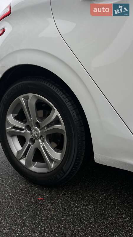 Хэтчбек Peugeot 208 2013 в Киеве