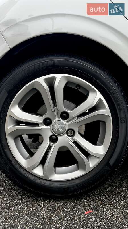 Хэтчбек Peugeot 208 2013 в Киеве