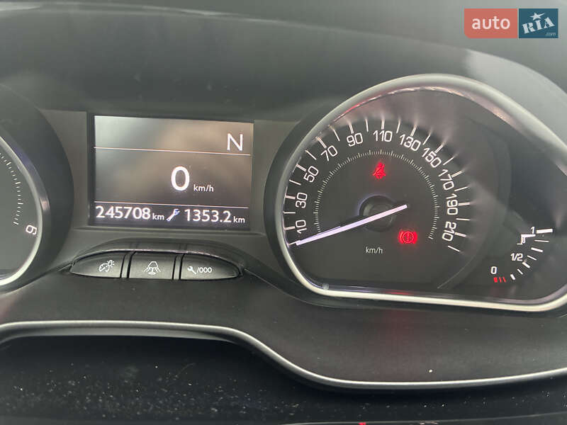 Хэтчбек Peugeot 208 2013 в Чернигове фото 8 Хэтчбек Peugeot 208 2013 в Чернигове