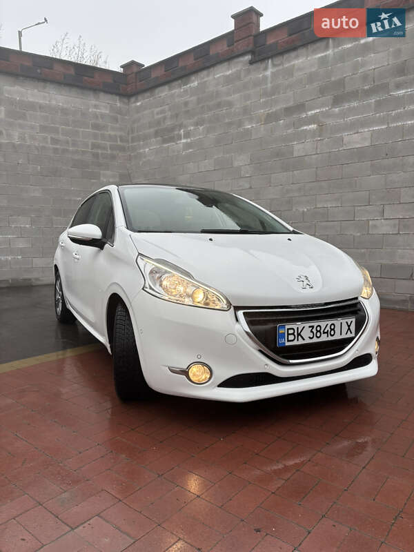 Хэтчбек Peugeot 208 2014 в Ровно