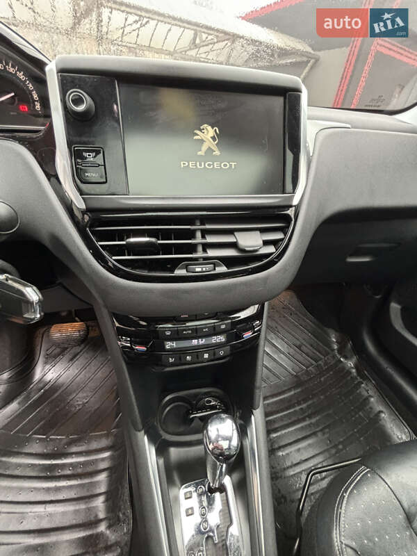 Хэтчбек Peugeot 208 2014 в Ровно