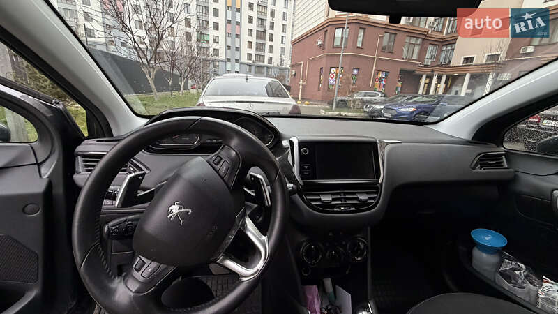 Хетчбек Peugeot 208 2013 в Києві фото 7 Хетчбек Peugeot 208 2013 в Києві