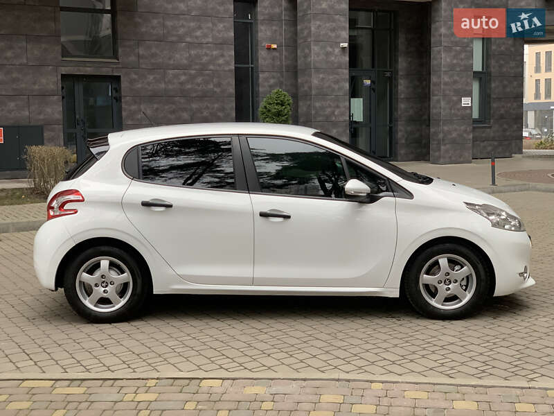 Хетчбек Peugeot 208 2014 в Броварах