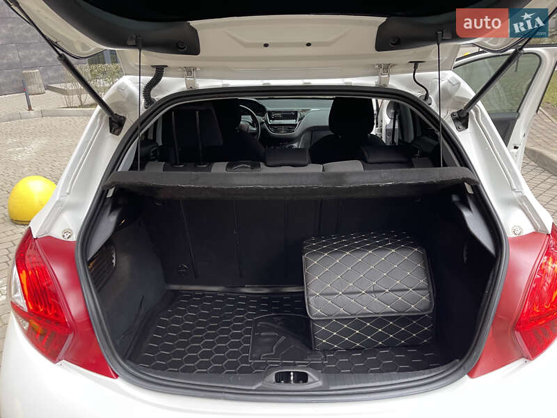 Хетчбек Peugeot 208 2014 в Броварах