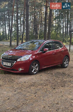 Хетчбек Peugeot 208 2013 в Вишгороді