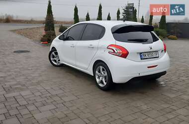 Хэтчбек Peugeot 208 2012 в Брошневе-Осаде