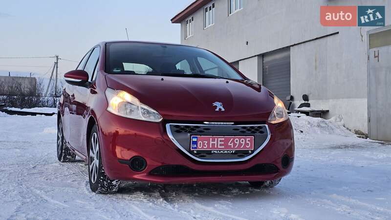 Хэтчбек Peugeot 208 2012 в Ивано-Франковске