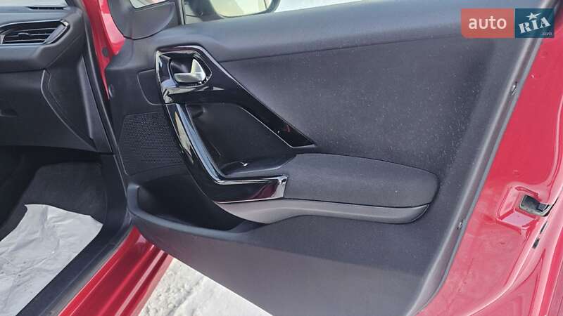 Хэтчбек Peugeot 208 2012 в Ивано-Франковске