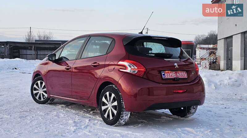 Хэтчбек Peugeot 208 2012 в Ивано-Франковске