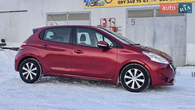 Хэтчбек Peugeot 208 2012 в Ивано-Франковске