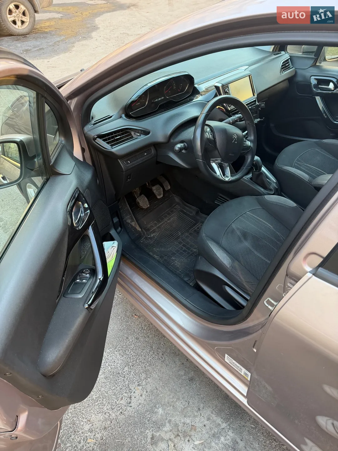 2013 Peugeot 208 - мініатюра 7