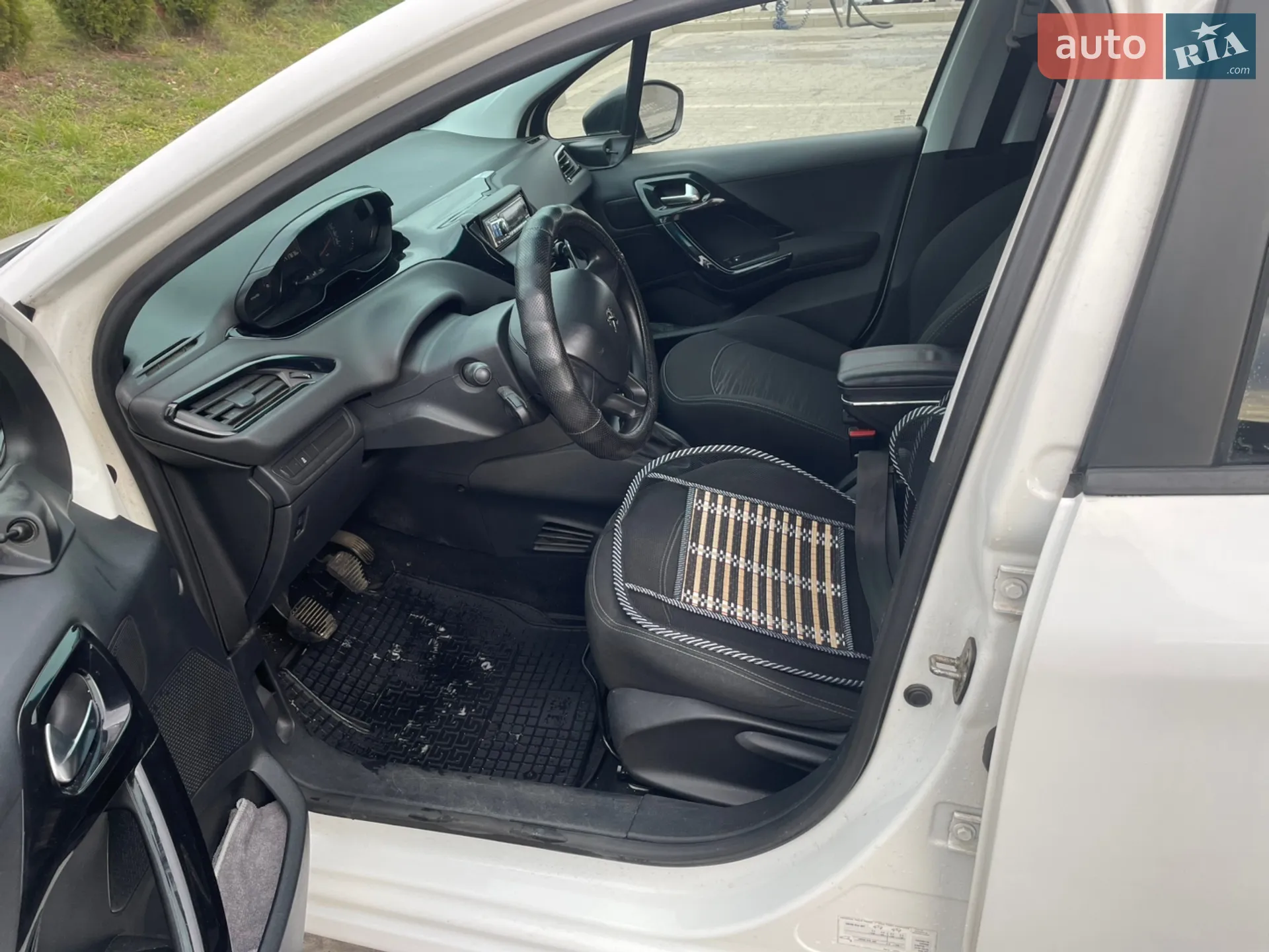 2013 Peugeot 208 - мініатюра 6