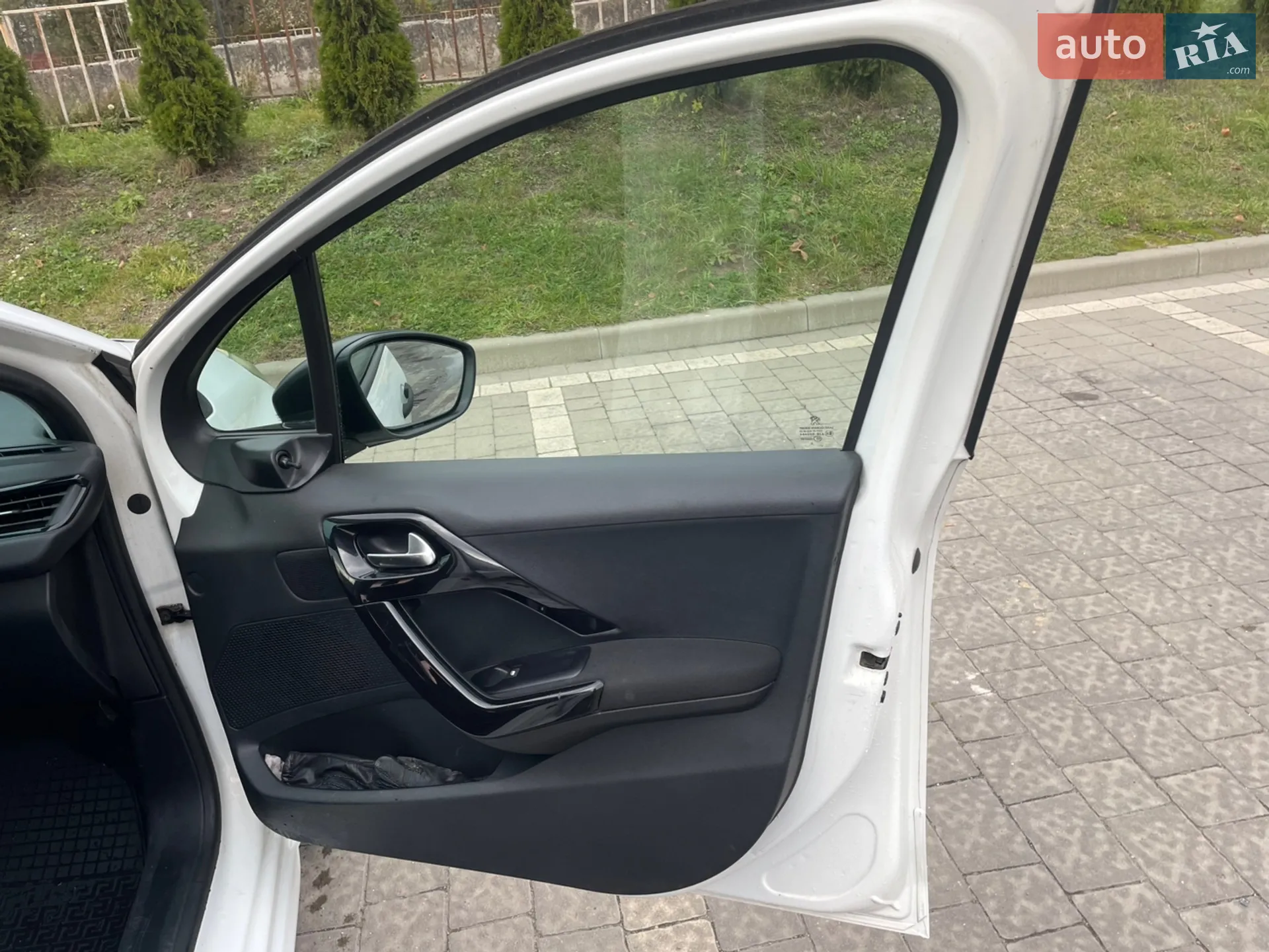 2013 Peugeot 208 - мініатюра 15