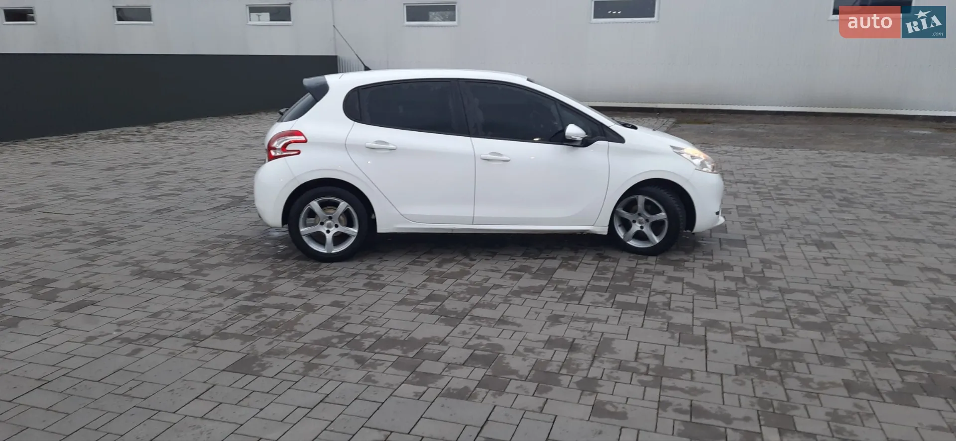 2012 Peugeot 208 - мініатюра 11