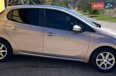 Хетчбек Peugeot 208 2014 в Києві