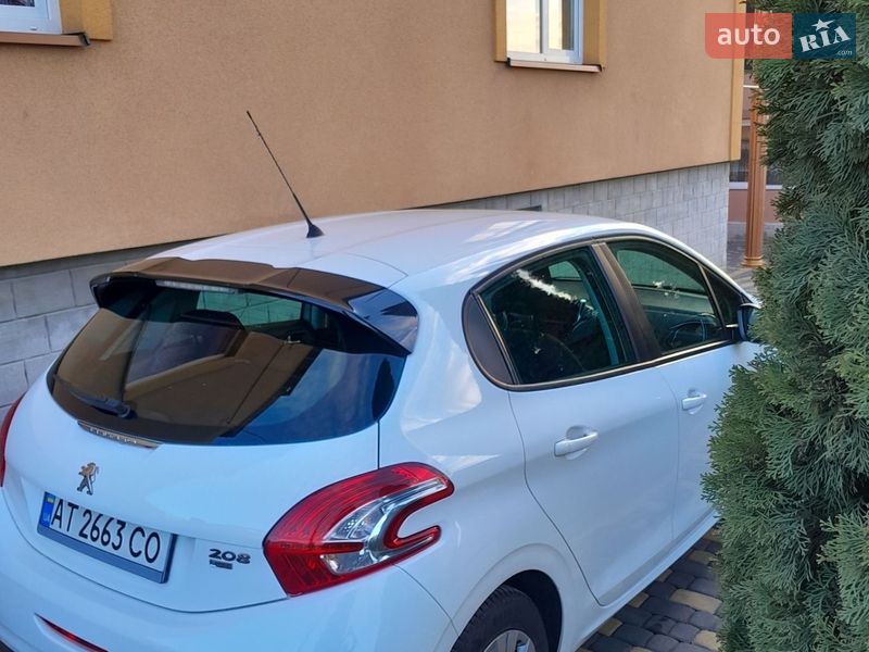 Хэтчбек Peugeot 208 2012 в Рогатине