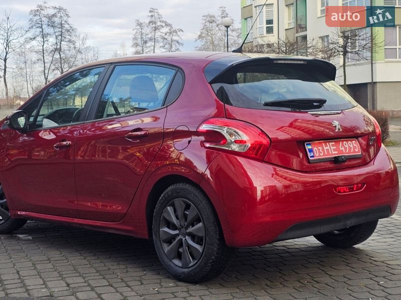 Хетчбек Peugeot 208 2012 в Івано-Франківську