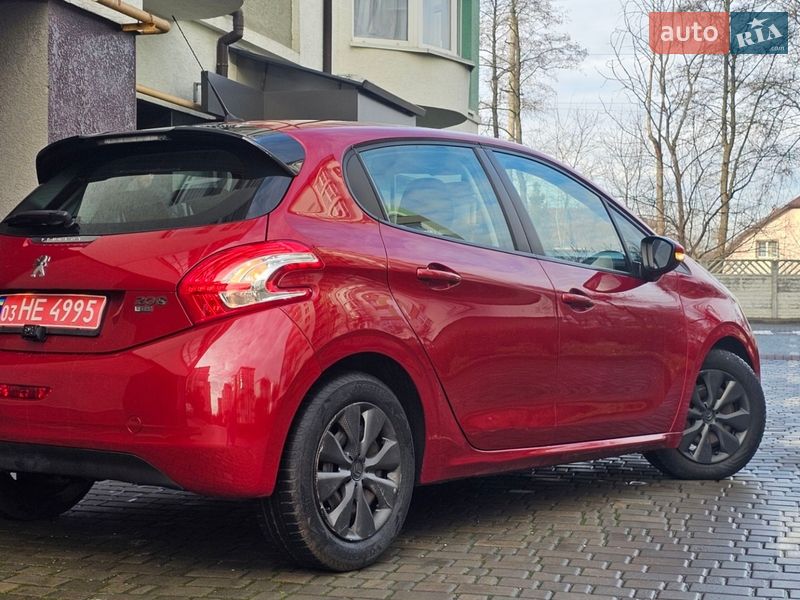 Хетчбек Peugeot 208 2012 в Івано-Франківську