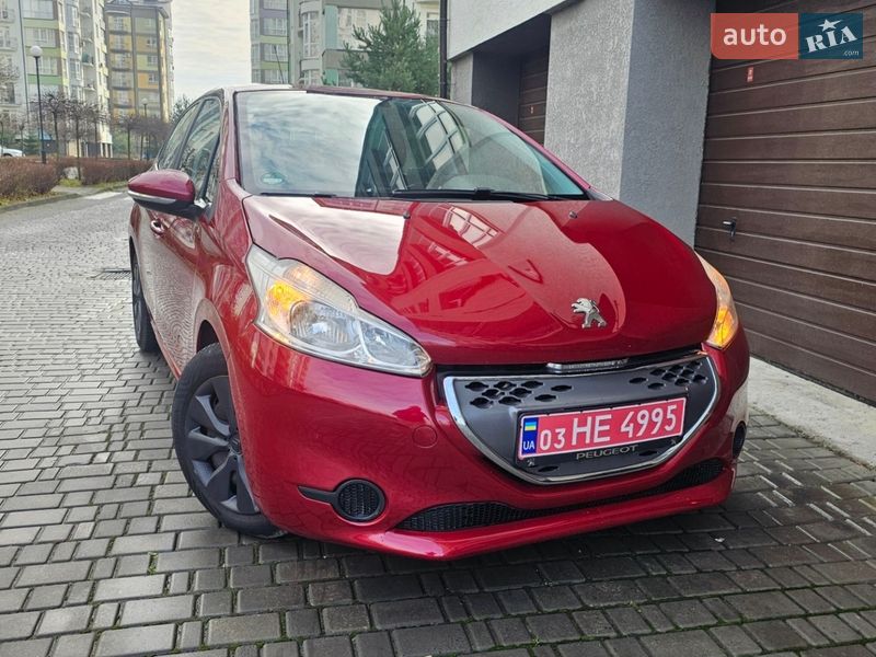 Хетчбек Peugeot 208 2012 в Івано-Франківську