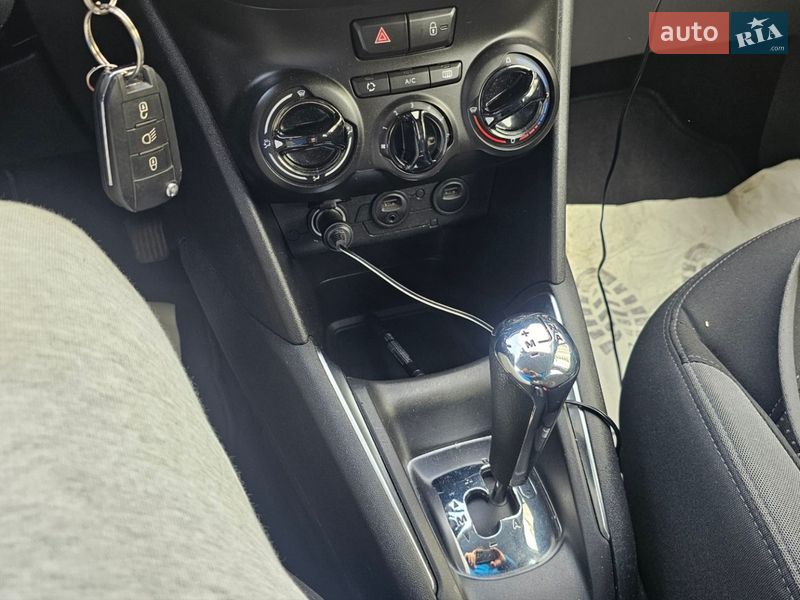 Хетчбек Peugeot 208 2012 в Івано-Франківську