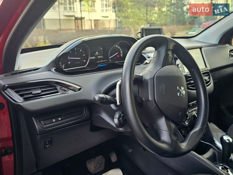 Хетчбек Peugeot 208 2012 в Івано-Франківську