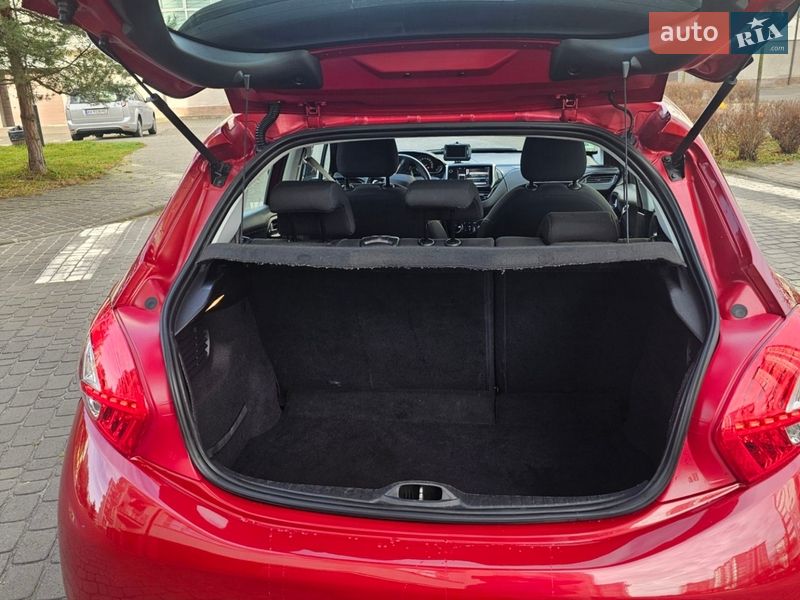 Хетчбек Peugeot 208 2012 в Івано-Франківську