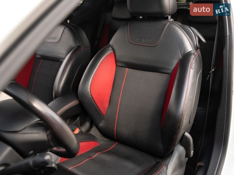 Хэтчбек Peugeot 208 2013 в Львове