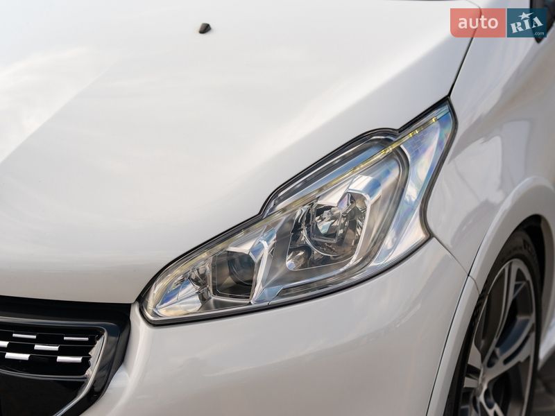 Хэтчбек Peugeot 208 2013 в Львове