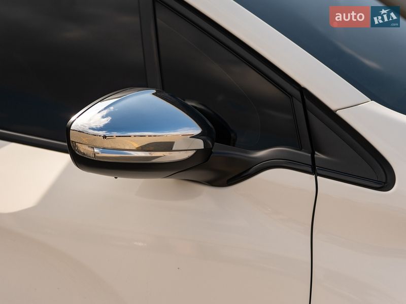 Хэтчбек Peugeot 208 2013 в Львове