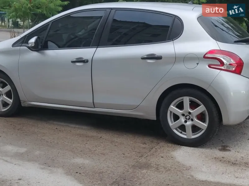 Peugeot 208