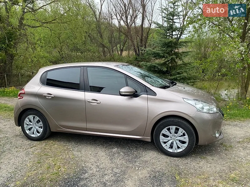 Peugeot 208