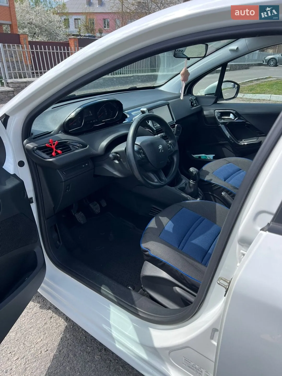 2013 Peugeot 208 - мініатюра 11