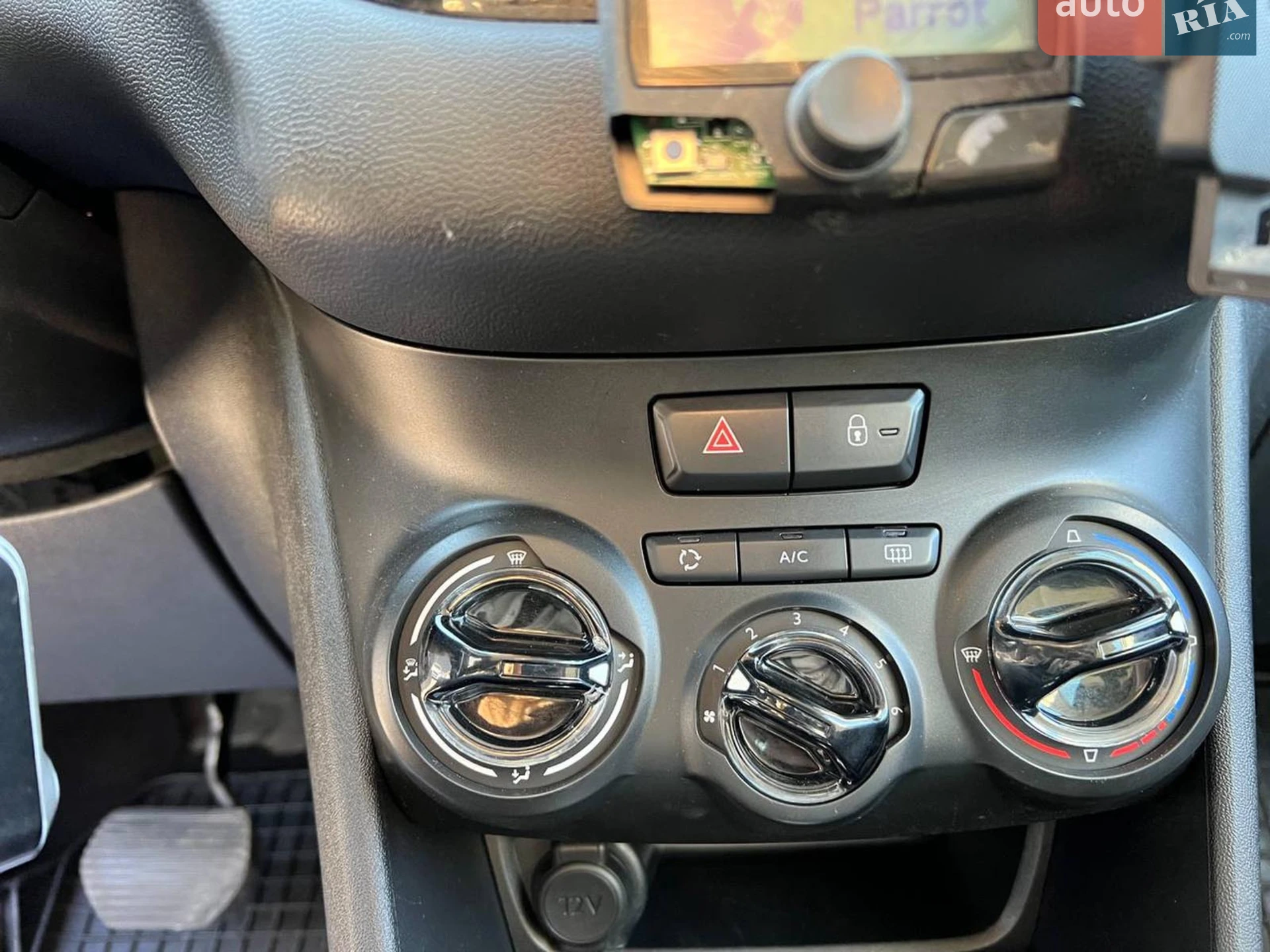 2012 Peugeot 208 - мініатюра 29