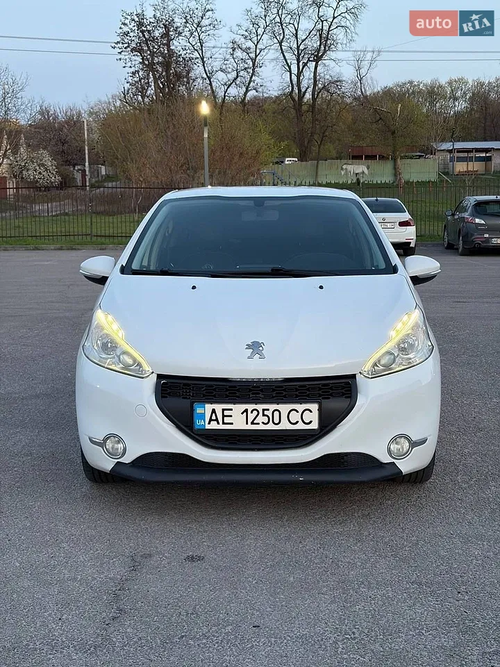 2013 Peugeot 208 - мініатюра 8